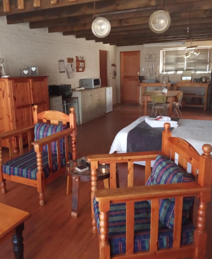 Pureplaas Self Catering Volmoed Oudtshoorn Klein Karoo Apartment ภายนอก รูปภาพ